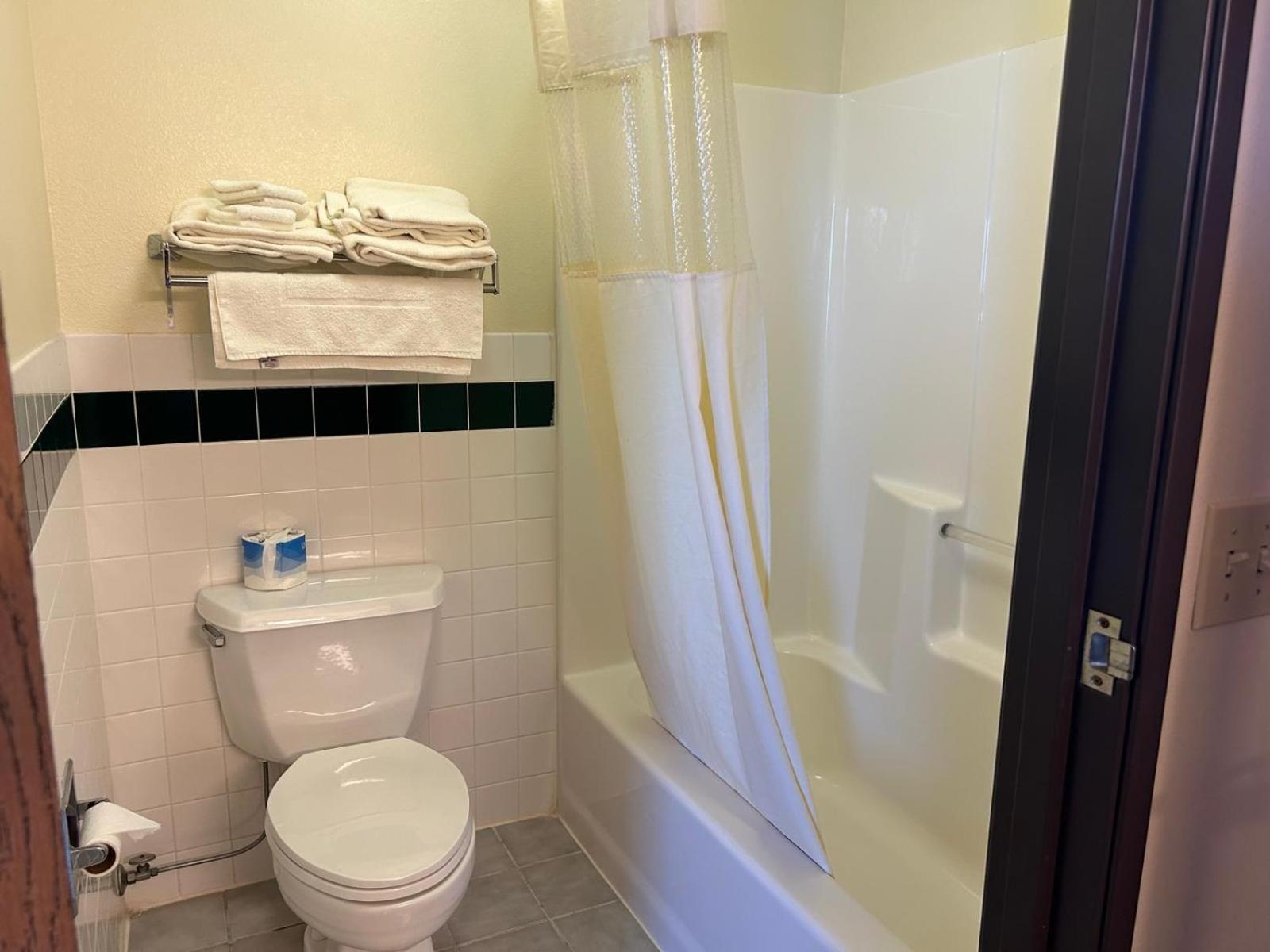 Northwoods Inn & Suites - Blackduck Εξωτερικό φωτογραφία